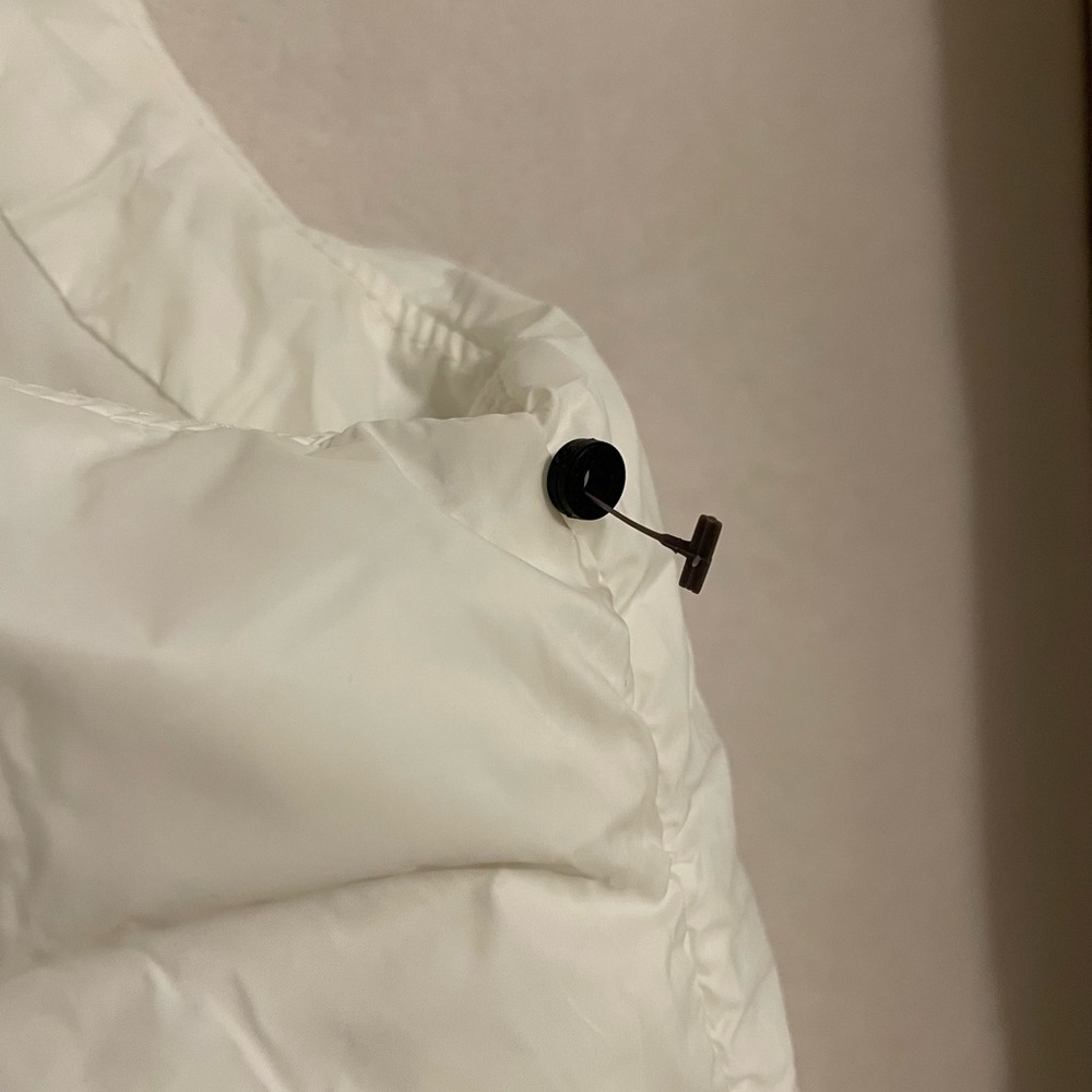 NWOT Calvin Klein Puffer Vest Hooded Jacket Black Accent Size XL - Picture 14 of 16